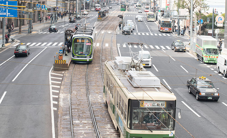 市電は通勤、通学、日々の生活に使われ、様々な人に情報を届けることができる受け幅が広い媒体です。